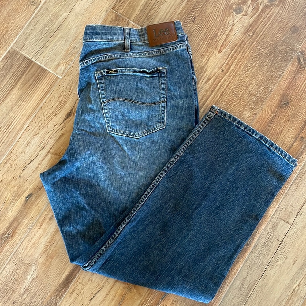 Lee men’s relax fit straight leg jeans